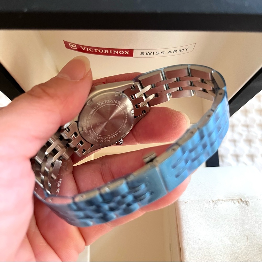 NEW VICTORINOX Swiss Watch - Stainless Steel Bracelet - Picture 5 of 6